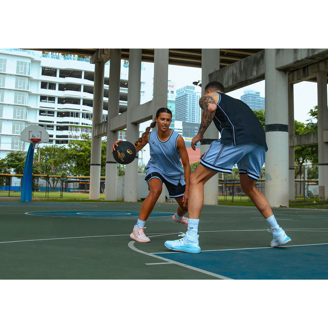 Short de básquetbol reversible blanco con negro para adulto SHR-500 - Image 16