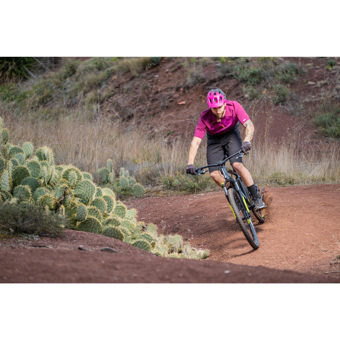 Short de ciclismo MTB tipo cargo negro para hombre - Image 14