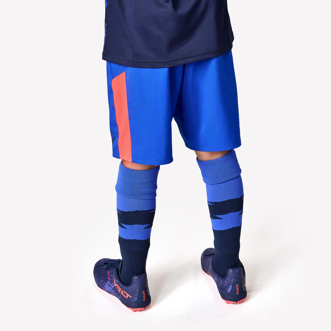 Short de futbol azul con banda roja para niño Viralto - Image 20