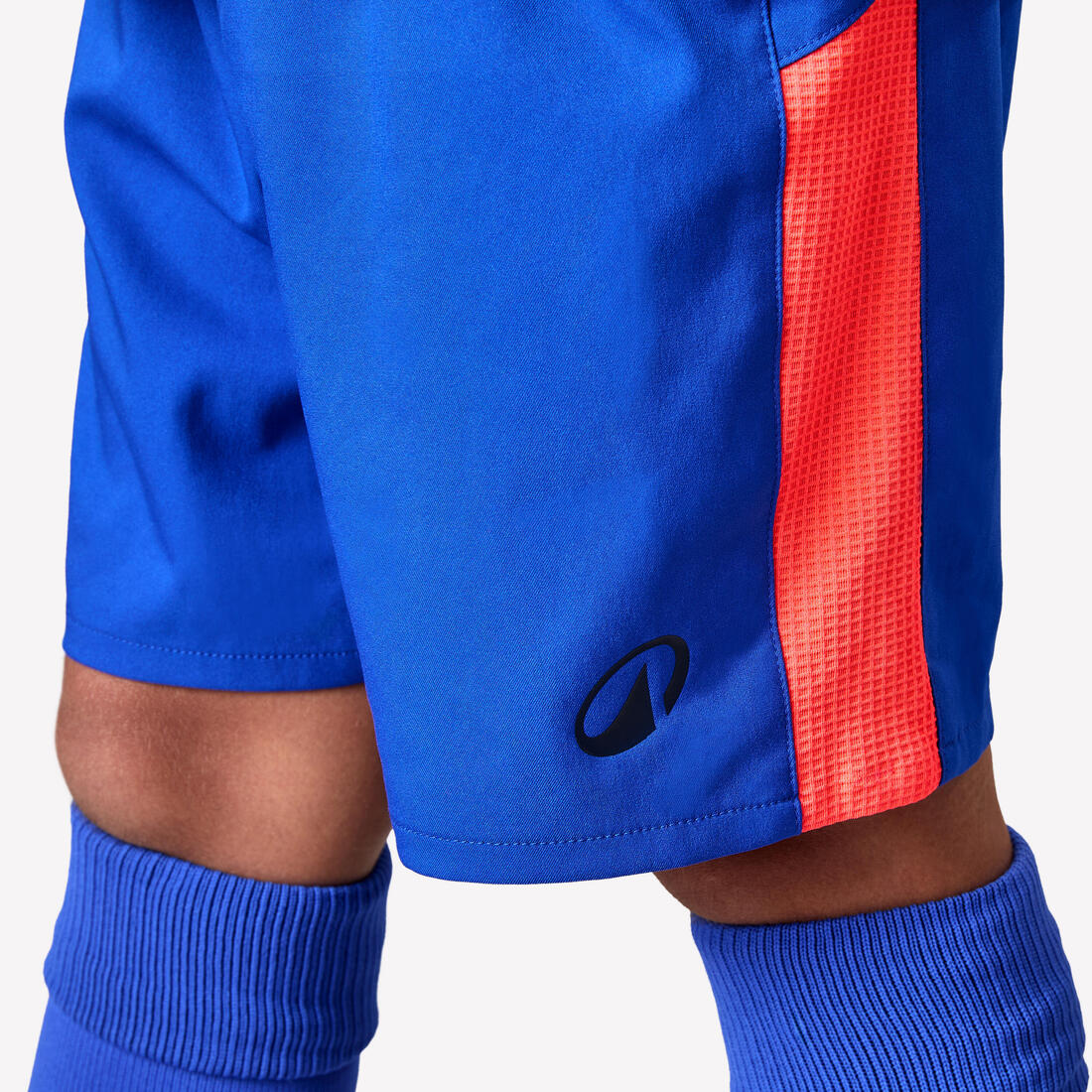 Short de futbol azul con banda roja para niño Viralto - Image 22