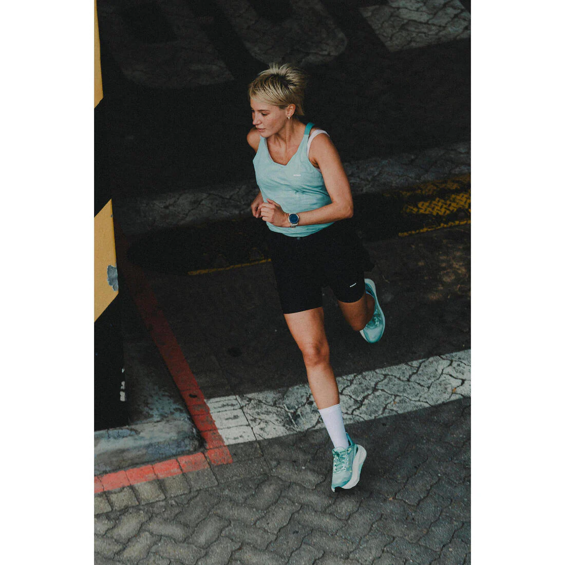 Short de running 2 en 1 transpirable negro para mujer Kiprun Run Dry 500 - Image 19