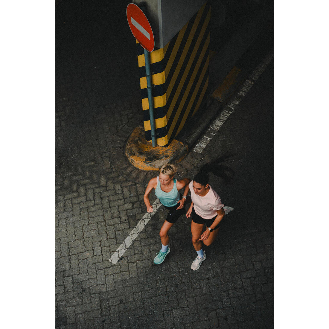 Short de running 2 en 1 transpirable negro para mujer Kiprun Run Dry 500 - Image 21