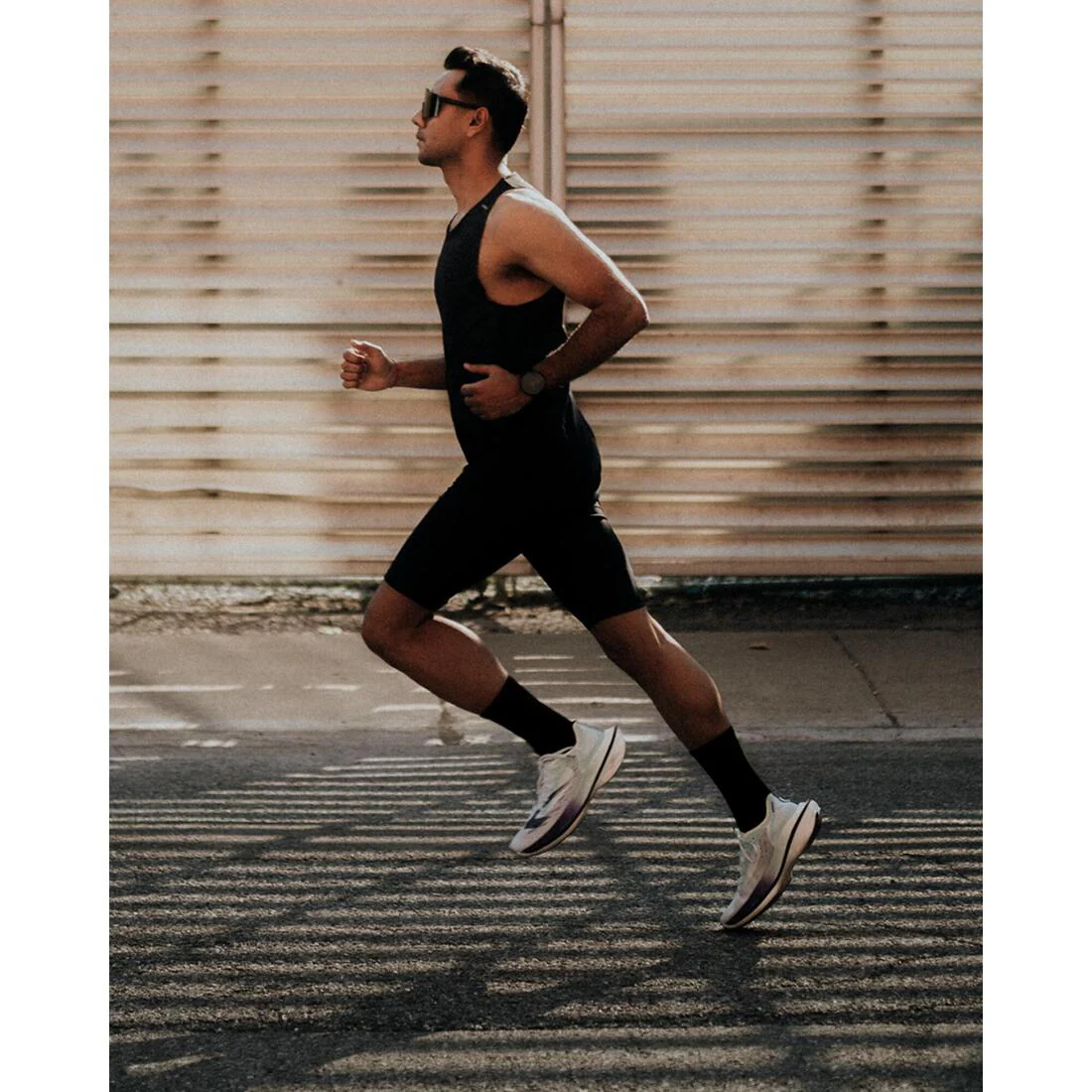 Short de running negro para hombre Kiprun Run 100 - Image 12