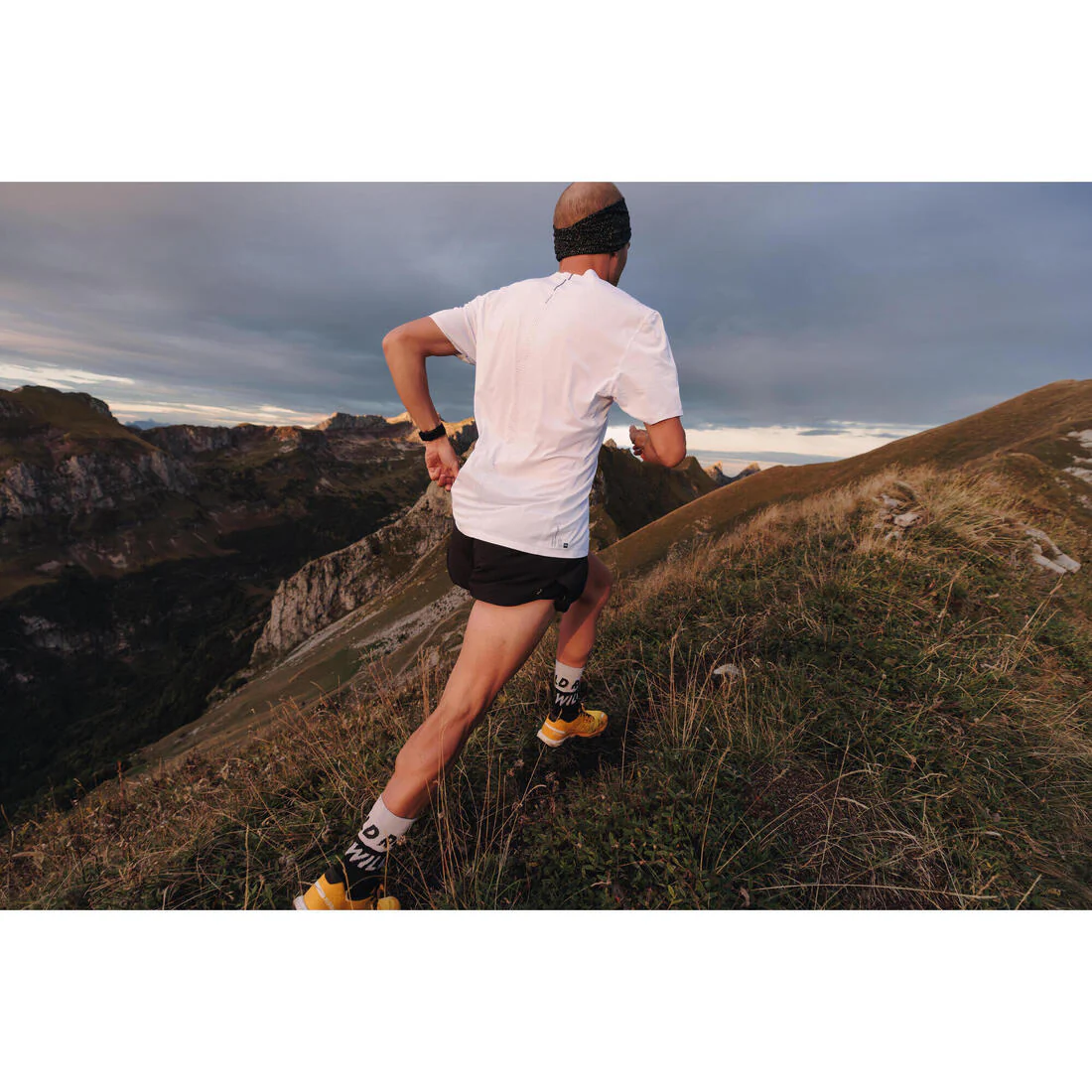 Short de running negro para hombre Kiprun Run 500 Confort Split - Image 11