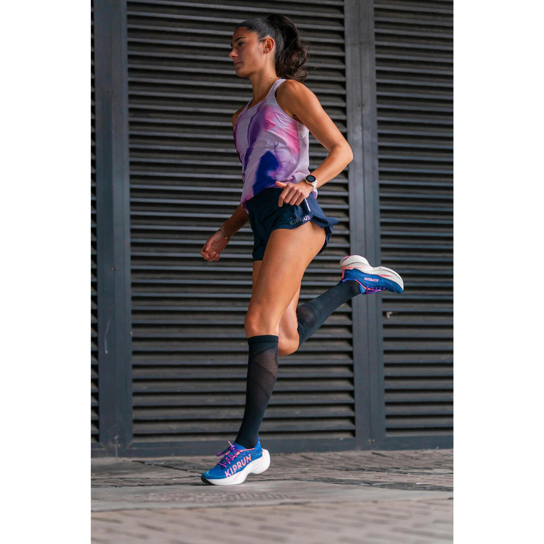 Short de running y trail ligero azul marino para mujer Kiprun Run 900 Light - Image 9