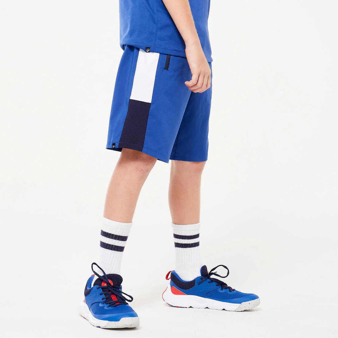 Short para múltiples deportes transpirable azul, blanco y negro para niños - Image 19