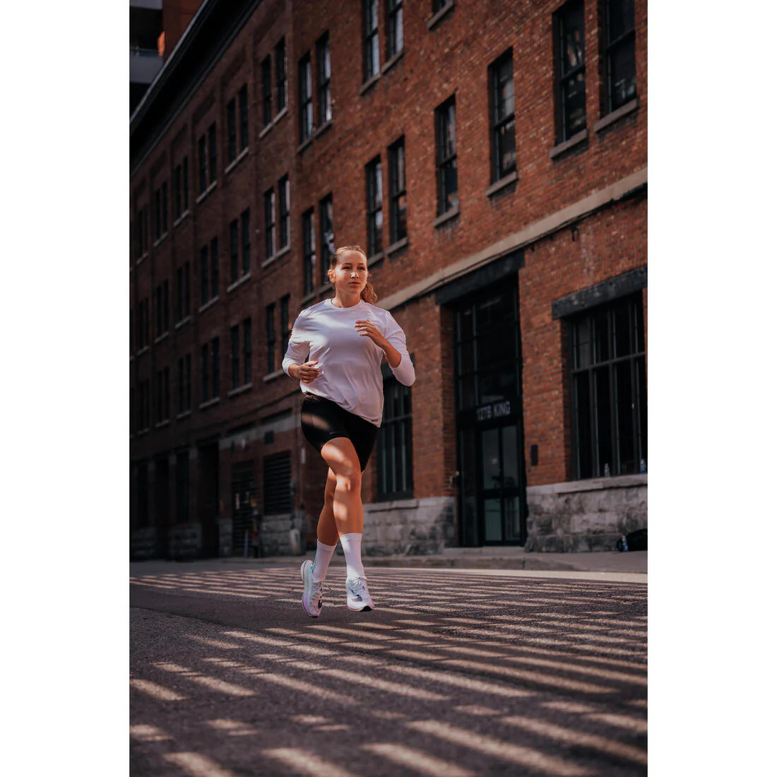 Short running negro para mujer Kiprun Run 100 - Image 8