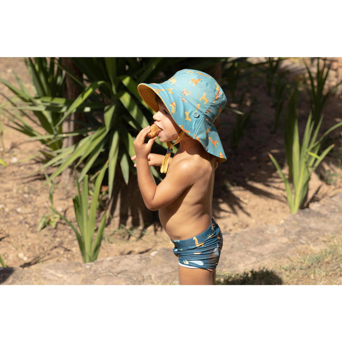 Sombrero de natación reversible anti-UV azul con estampado de sabana para bebé - Image 19