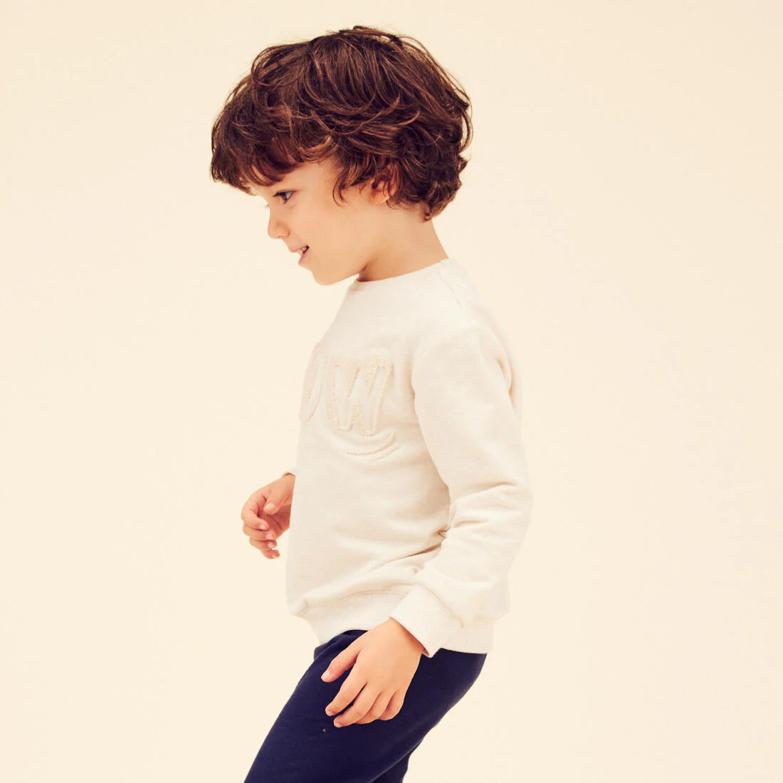 Sudadera básica con estampado beige para niños - Image 4