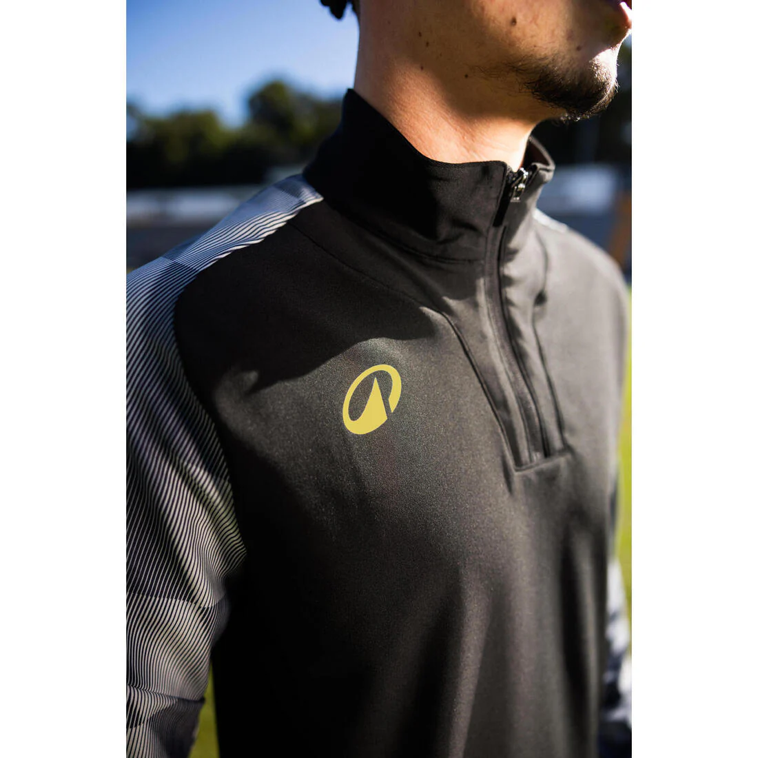 Sudadera de futbol con medio cierre negra y amarilla para adulto Viralto Wave - Image 11