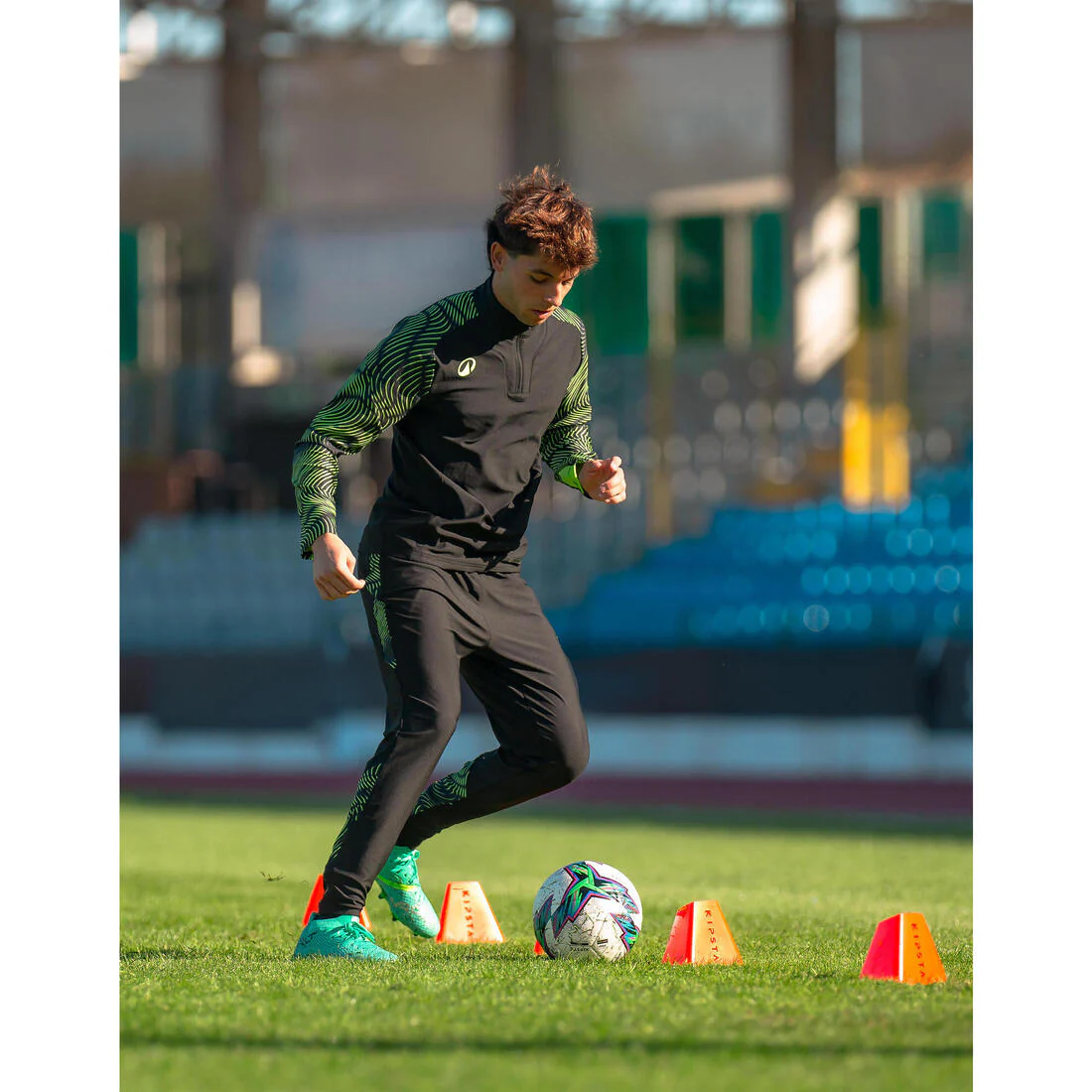 Sudadera de futbol con medio cierre negra y amarilla para adulto Viralto Wave - Image 16