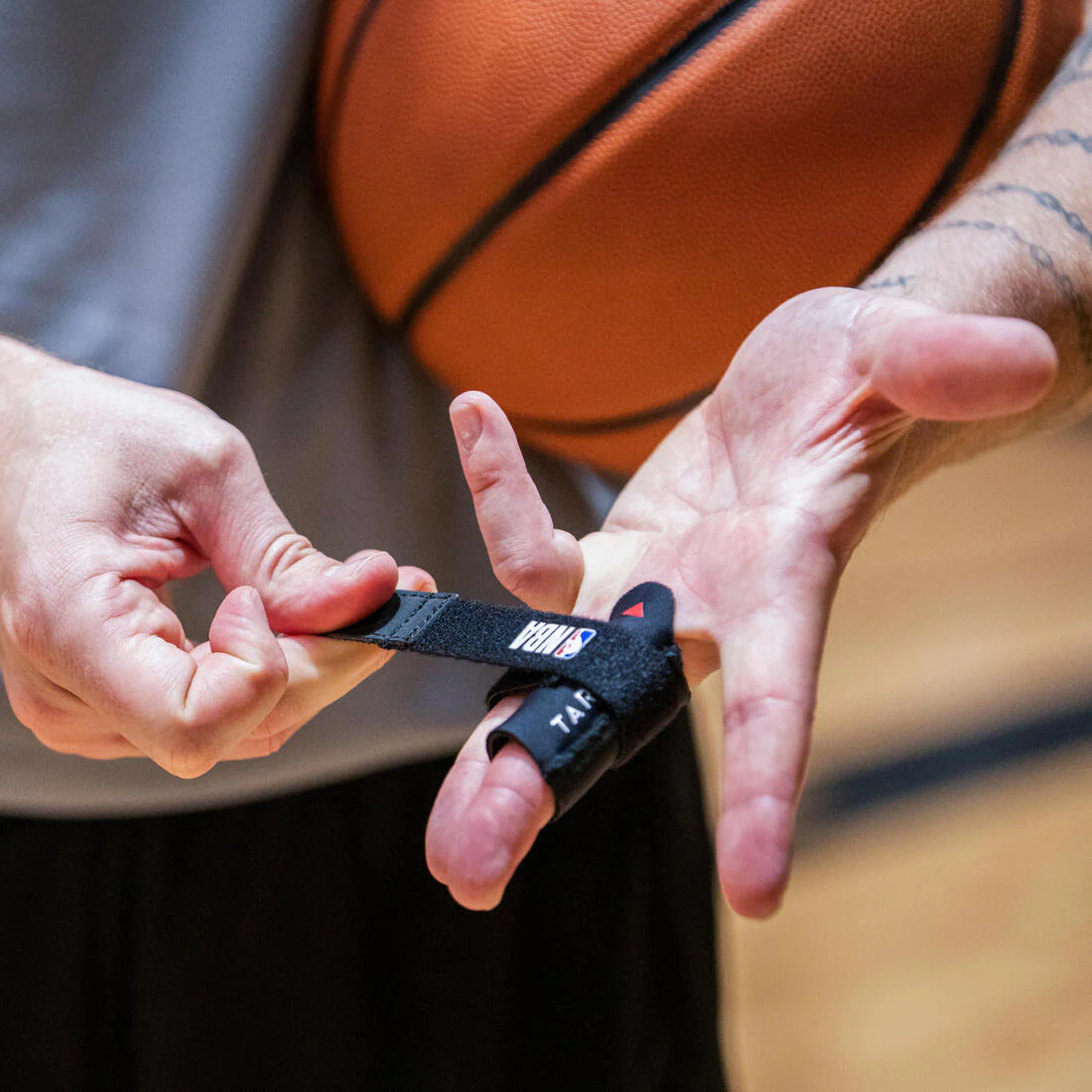 Sujeción Dedo Básquetbol Tarmak STRONG 500 NBA Adulto Negro - Image 10
