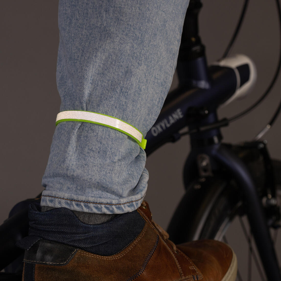 Sujetapantalón de ciclismo urbano amarillo - Image 2