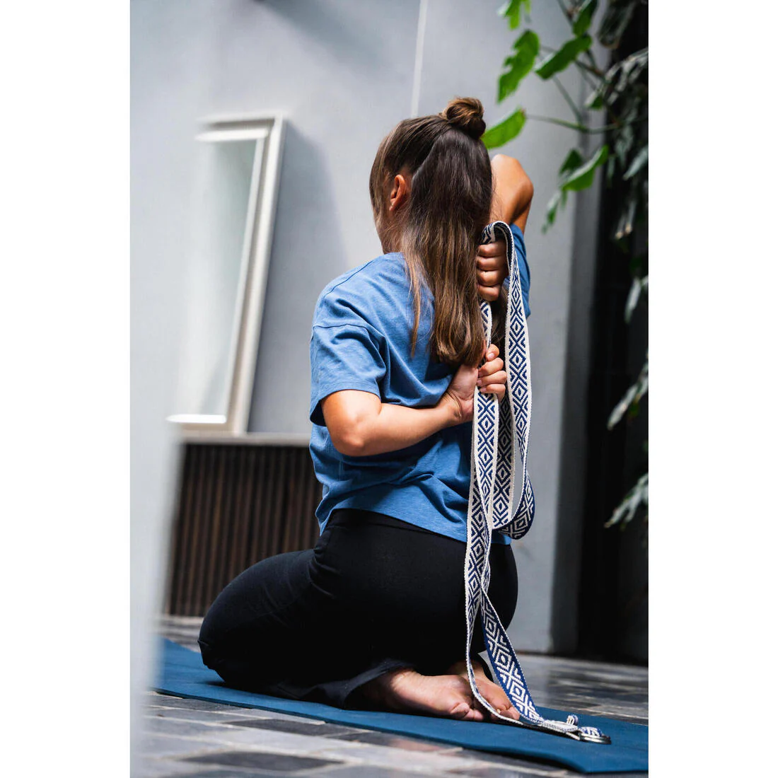 Tapete de yoga de iniciación azul oscuro de 180 cm x 50 cm x 5 mm - Image 16