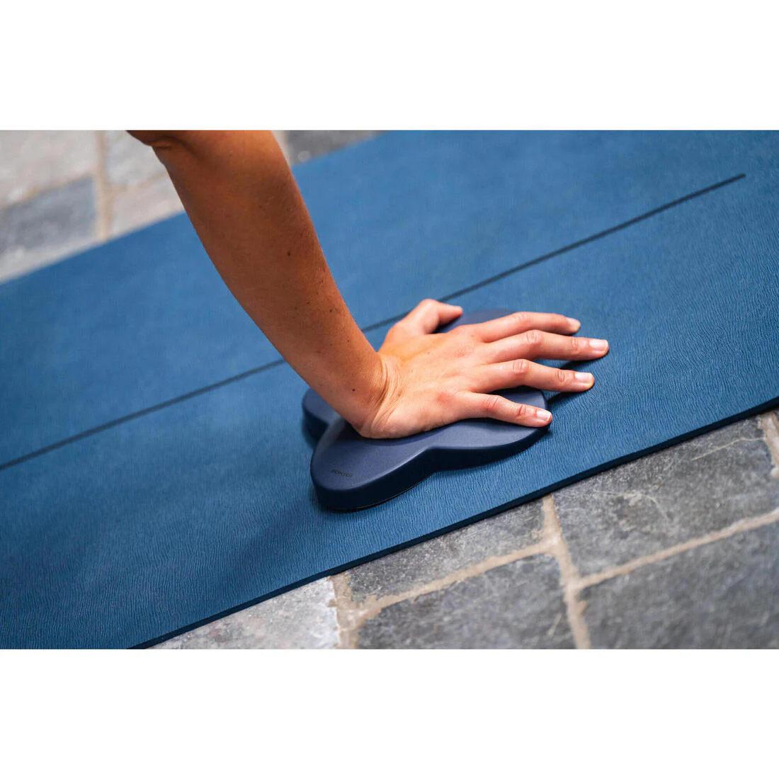 Tapete de yoga de iniciación azul oscuro de 180 cm x 50 cm x 5 mm - Image 8