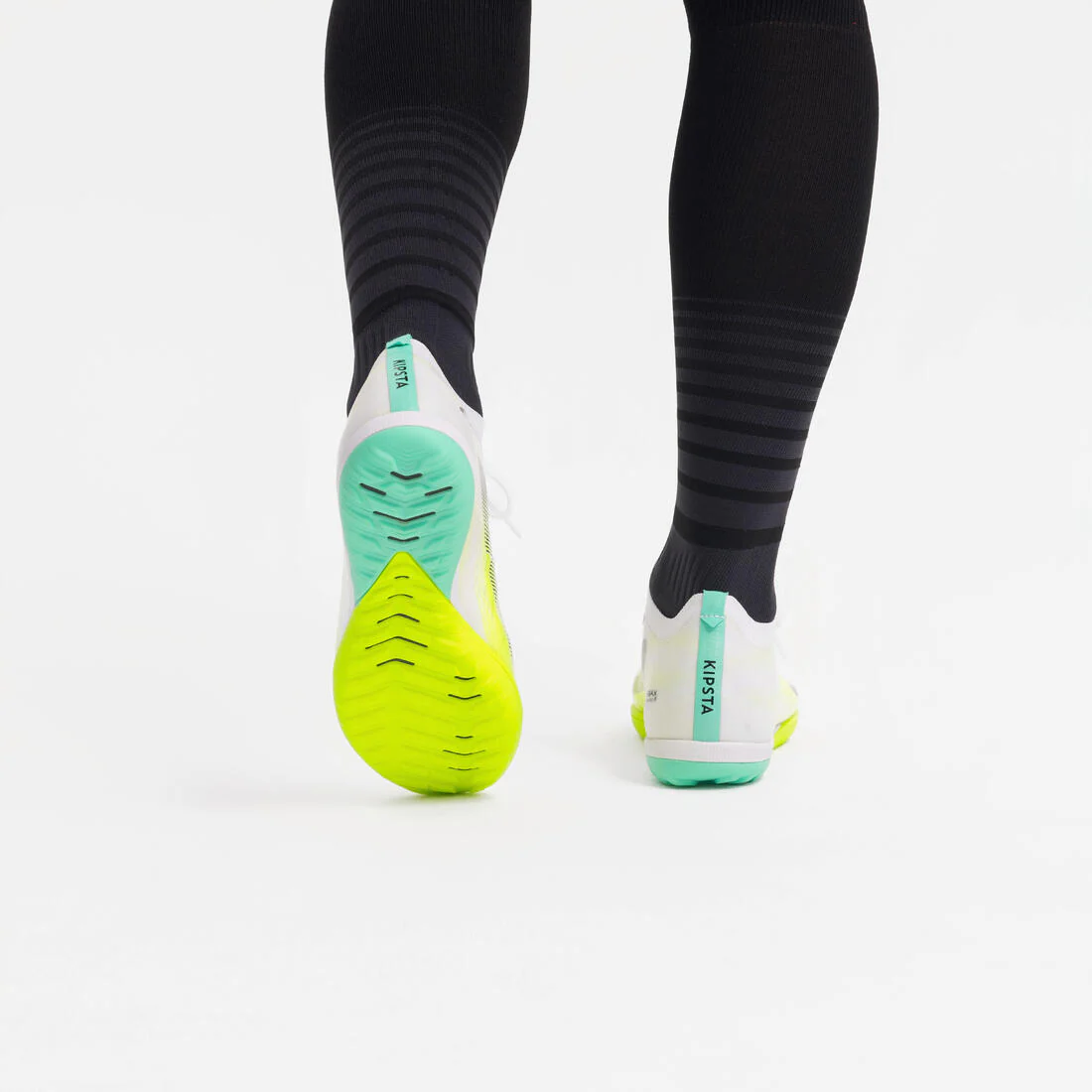Tenis de futbol blanco con amarillo CLR TF Low Red Storm - Image 2