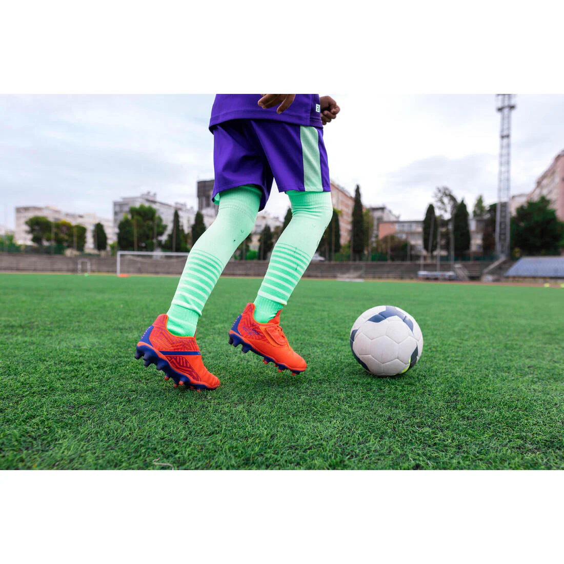 TENIS DE FÚTBOL CON AGUJETAS PARA NIÑO VIRALTO I FG NARANJA Y - Image 42