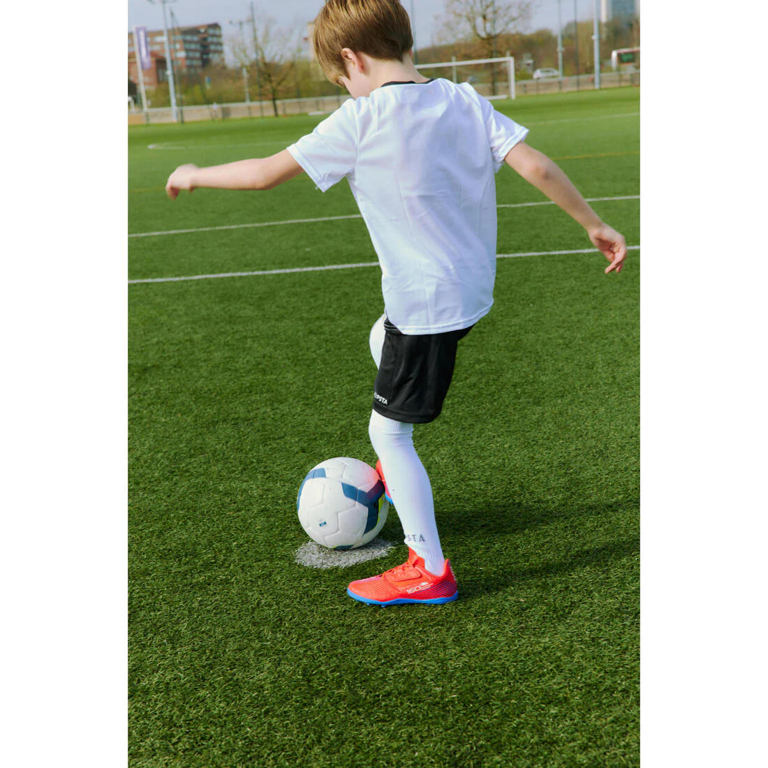 Tenis de fútbol con cierre de contacto Easy AG/FG rojos para niños 160 - Image 34