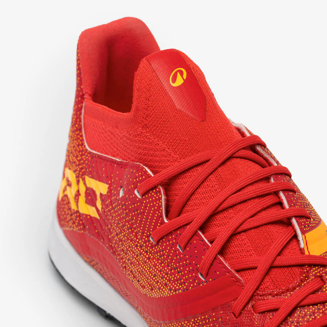 Tenis de futbol con tecnología 3D Air Mesh rojos Viralto III Turf TF - Image 3
