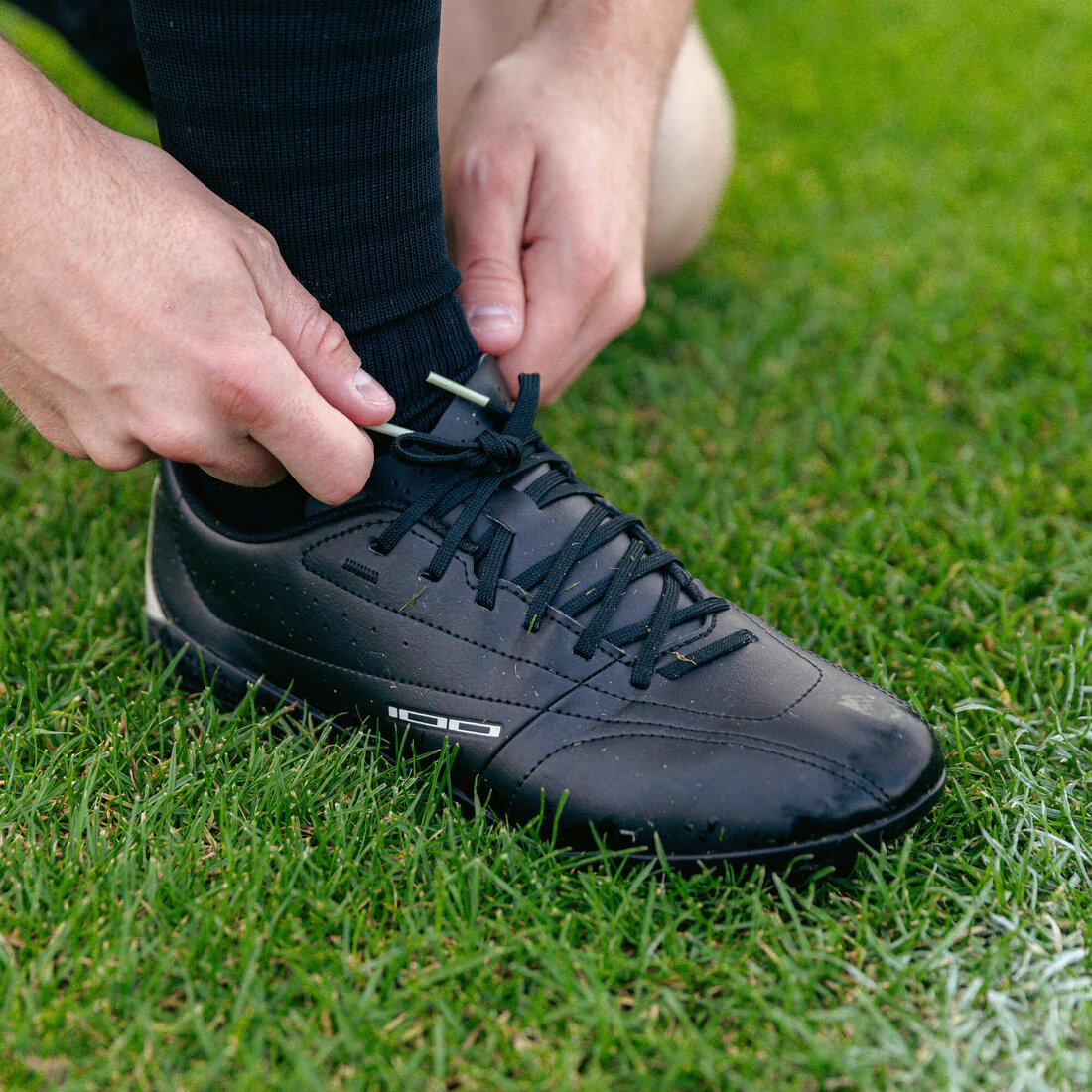 Tenis de futbol negros 100 MG - Image 9