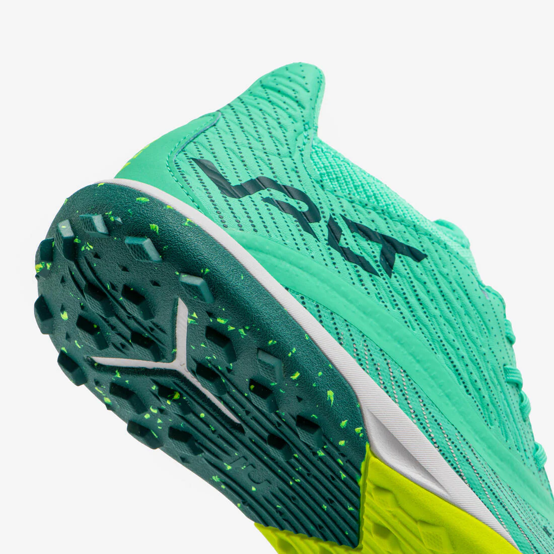 Tenis de futbol verdes con agujetas para niños Viralto III Turf - Image 6