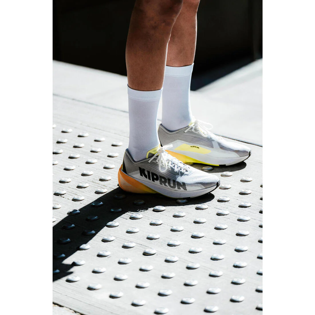 Tenis de running en carretera gris con verde para hombre Kiprun Kipcore Premium - Image 11