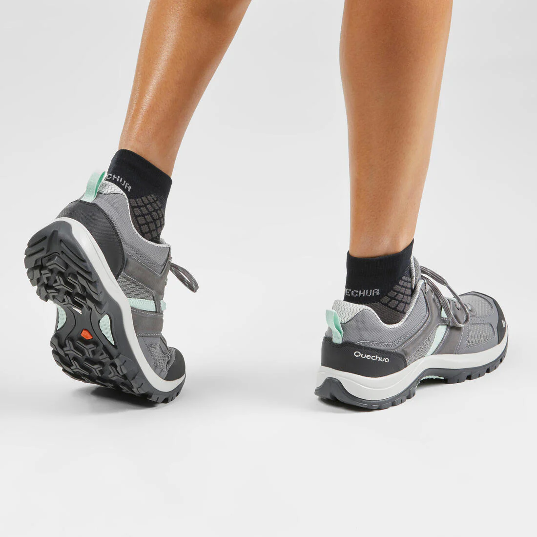 Tenis de senderismo en montaña gris con verde para mujer MH100 - Image 4