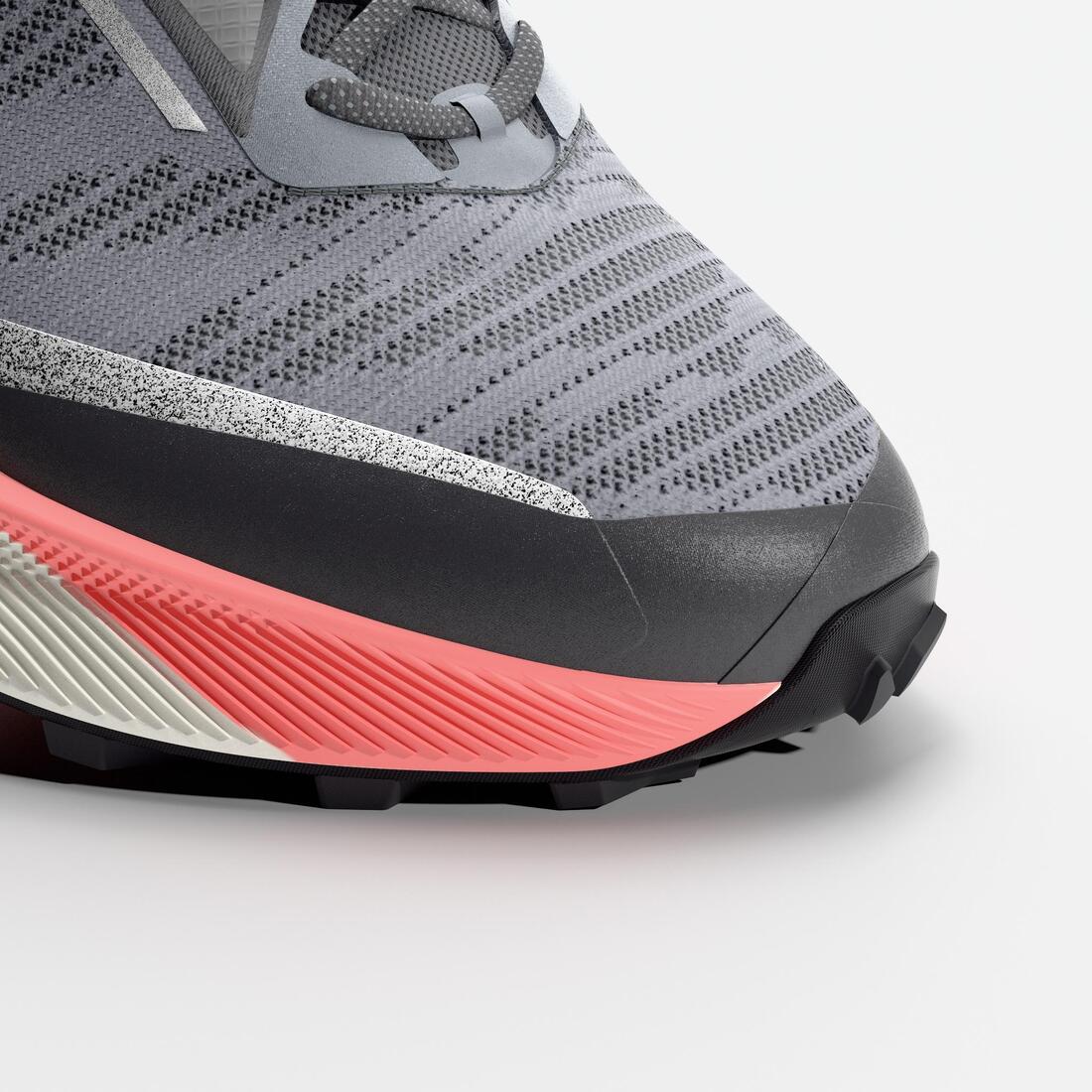 Tenis de trail running gris con negro para mujer Kiprun Kipsummit - Image 6