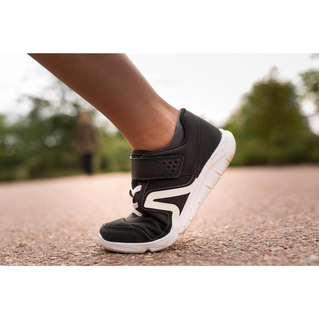 Tenis Deportivos PW 100 Niños Tira Negro Velcro - Image 10