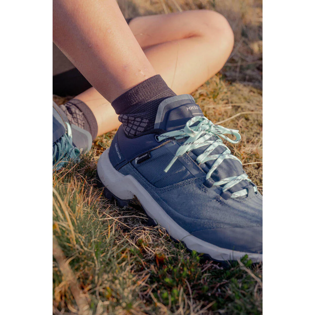Tenis impermeables de senderismo en montaña azules para mujer MH500 WTP LOW - Image 9
