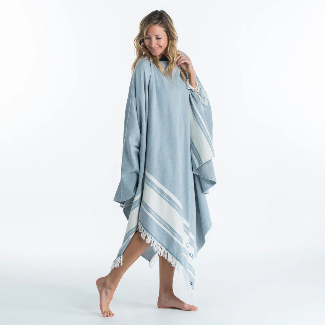 Toalla Playa-Poncho Gris-Azul 190 x 190 cm - Image 2