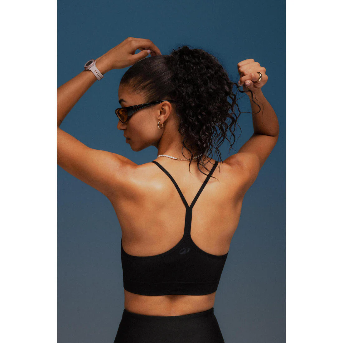Top deportivo tipo bralette acanalado negro para mujer - Image 10