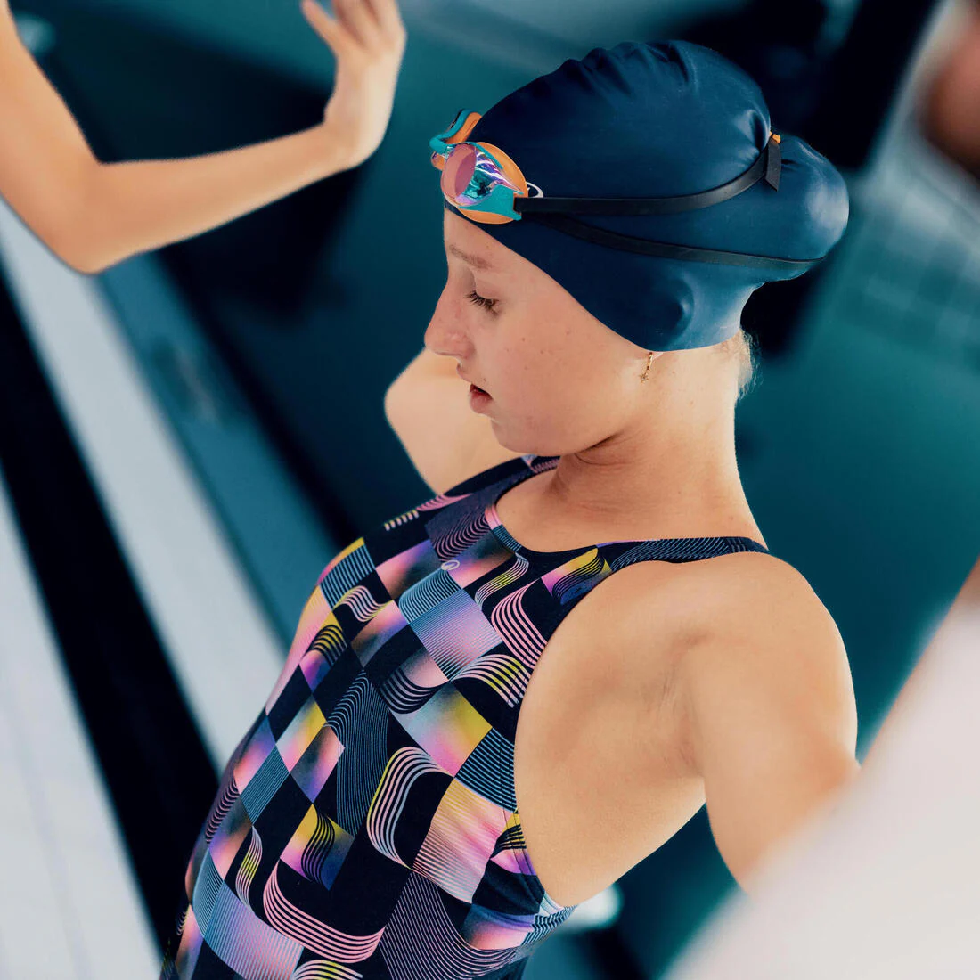 Traje de baño de natación azul con rosa para niña 500 Kamiye Alg - Image 10