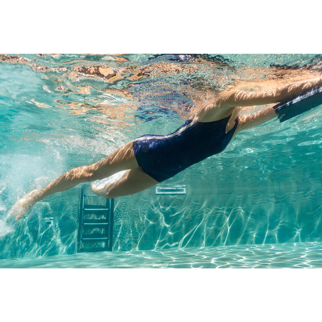 Traje de baño de natación tipo short azul para niña - Image 10