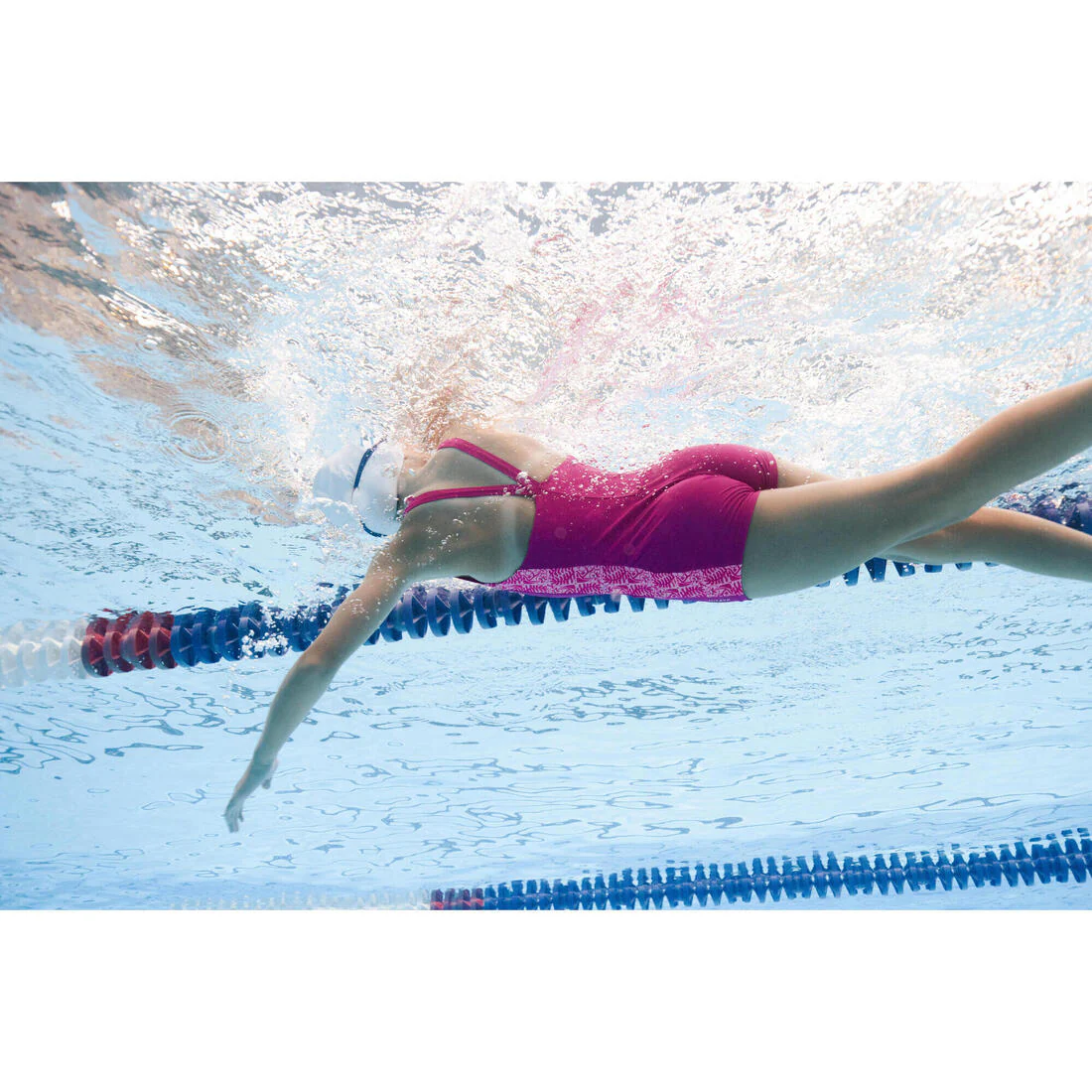 Traje de baño de natación tipo short azul para niña - Image 11